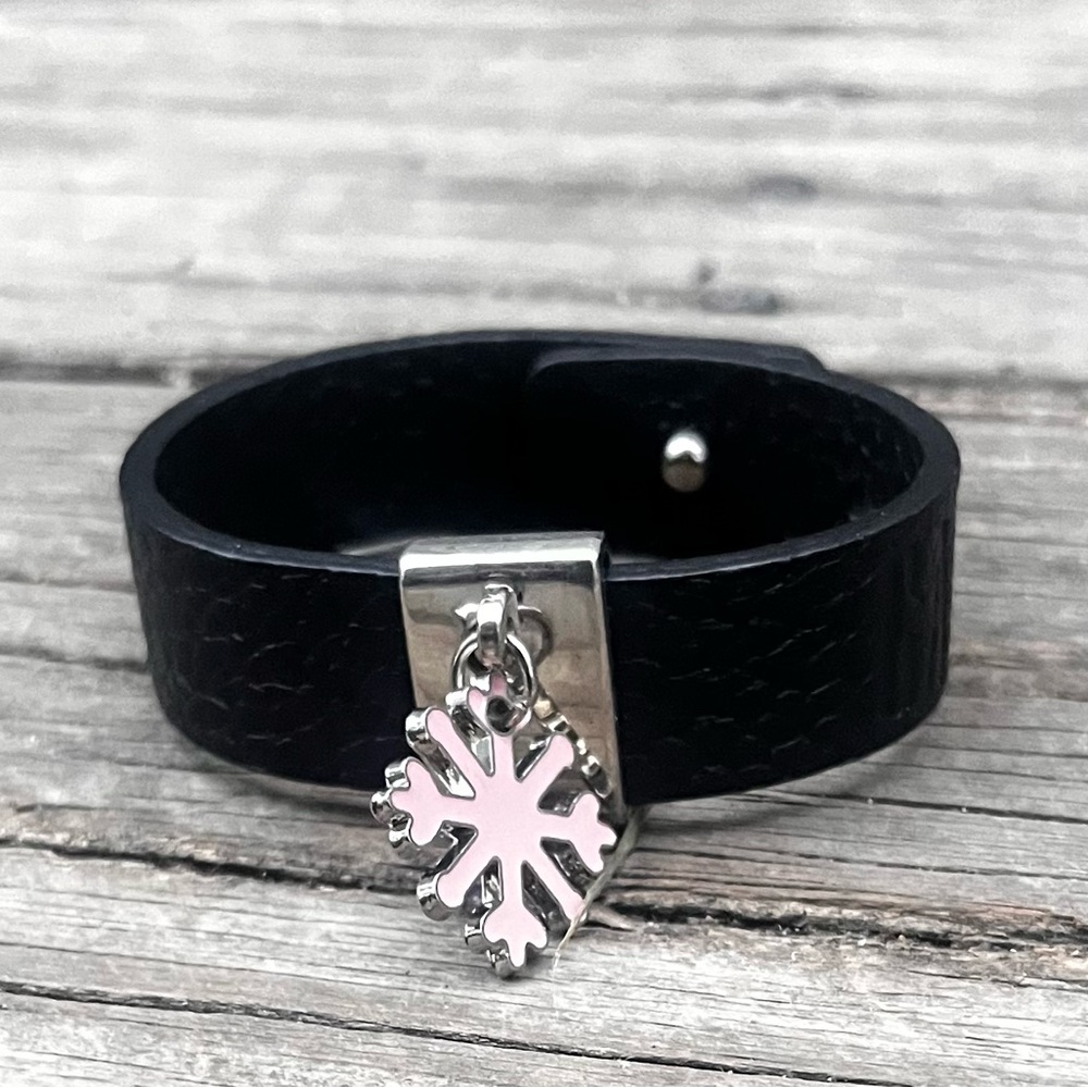 PINK SNOWFLAKE DANGLE CHARM LEATHER STRAP BRACELET